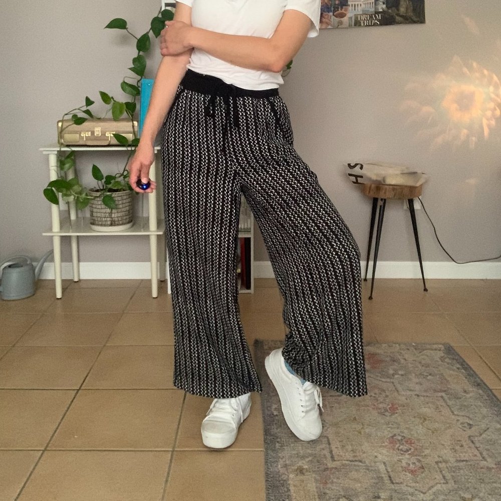 Wide Leg Pants (has pockets)